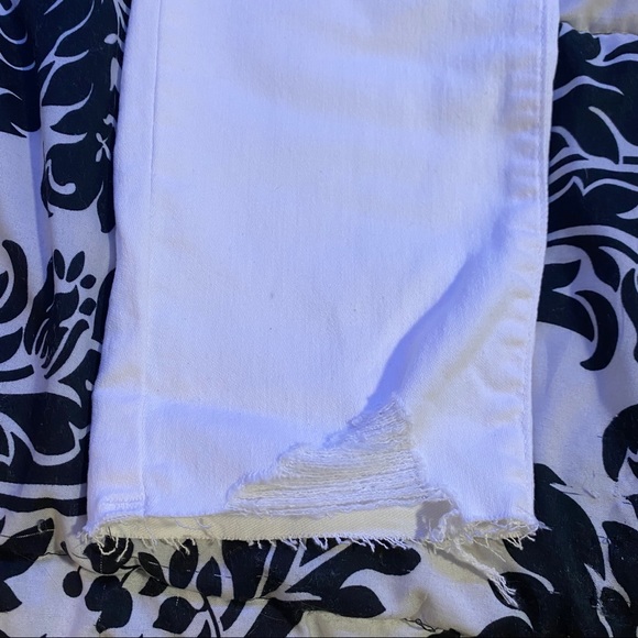 Universal Thread White Ripped Jeans - Picture 6 of 6